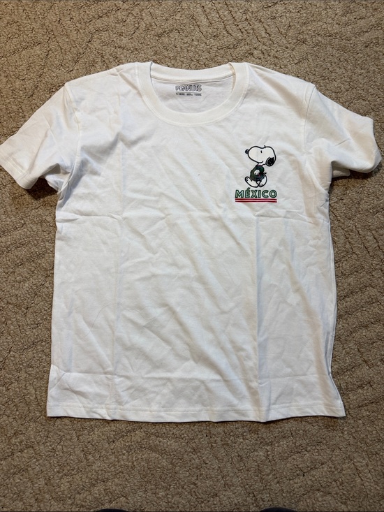 Peanuts Tops - Peanuts White Tee with Snoopy 'México' Pocket Graphic
